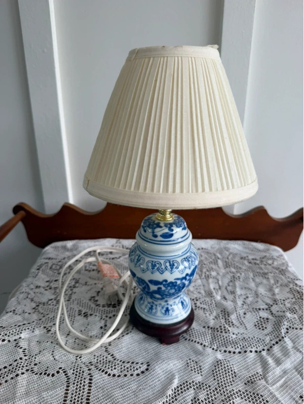 Vintage-style, Petite blue and white Chinoiserie ginger jar lamp 13” With Shade